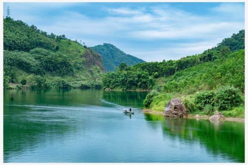 Na Hang 2 days 1 night tour schedule in pear blossom season