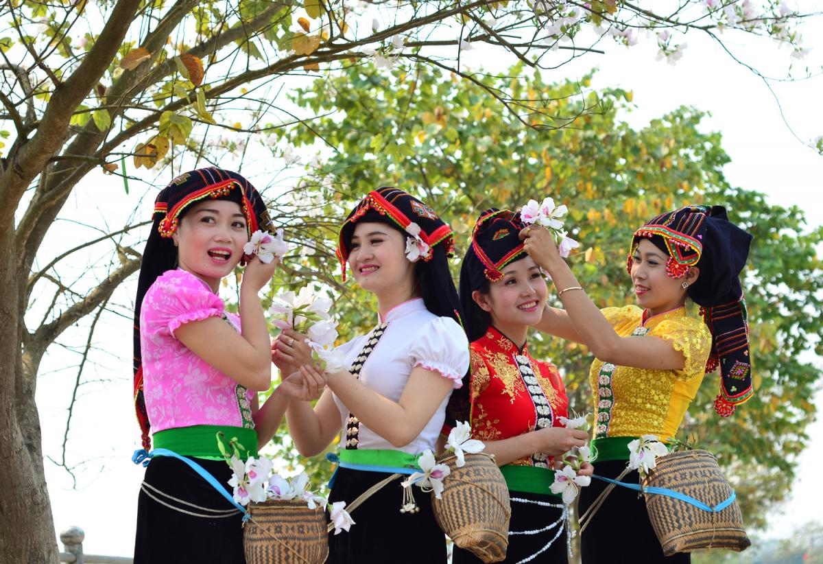 Highlights of the 5-day, 4-night Hanoi – Mai Chau – Moc Chau – Son La – Dien Bien – Lai Chau – Sapa – Hanoi